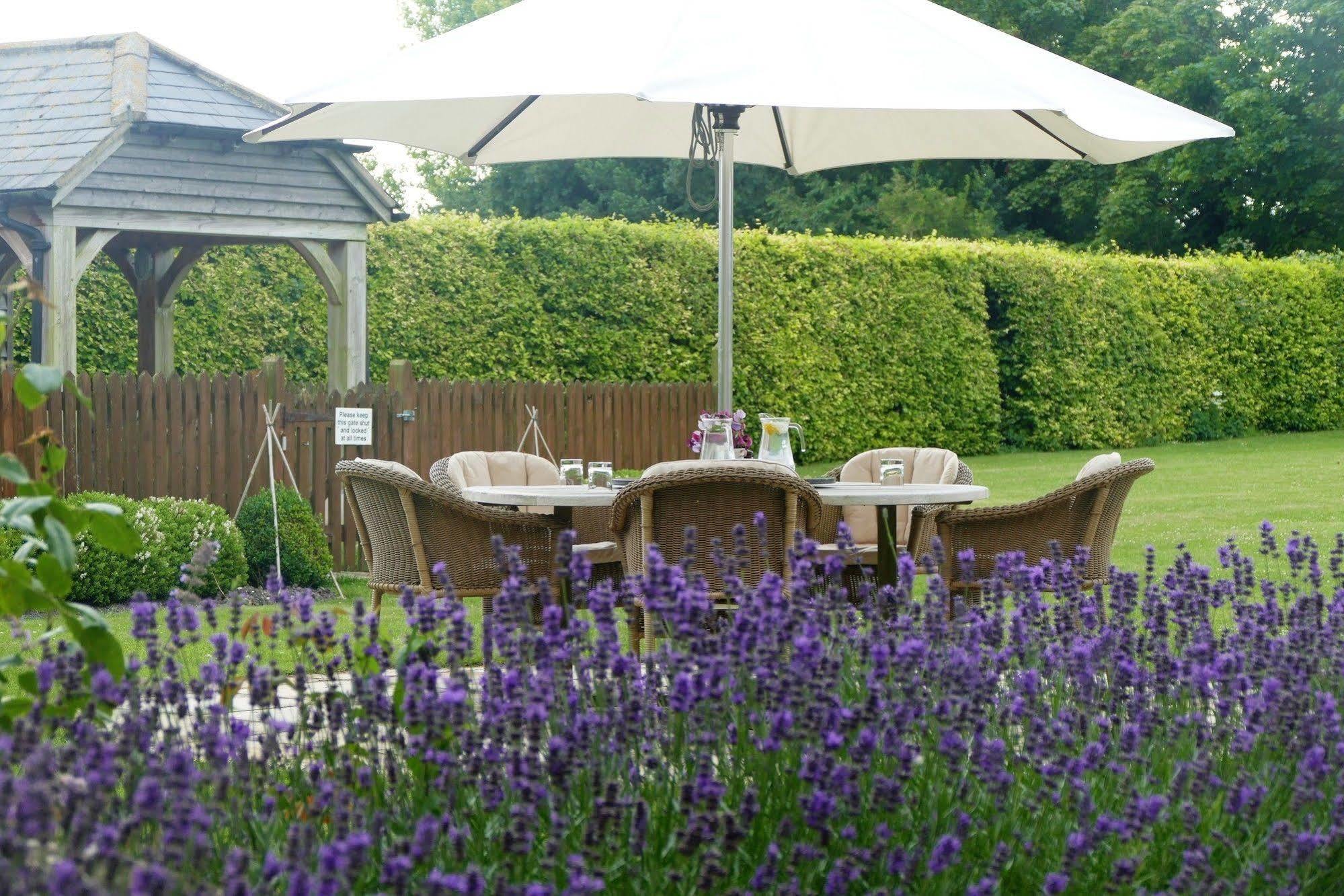 Overtown Manor Bed And Breakfast Swindon Exterior foto
